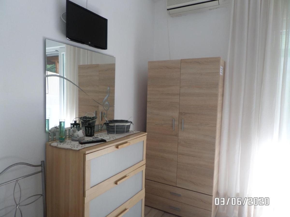 Anais Apartment Néa Péramos エクステリア 写真