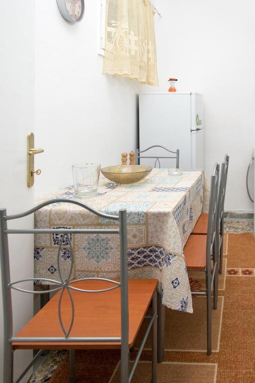 Anais Apartment Néa Péramos エクステリア 写真
