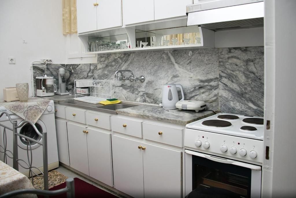 Anais Apartment Néa Péramos エクステリア 写真
